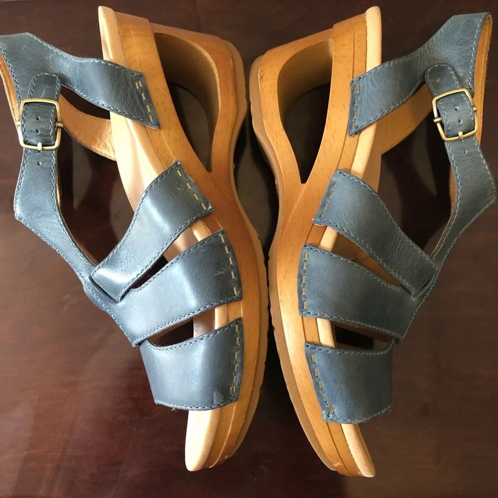 Dansko Sz 40(9.5) Blue Leather Wedge Sandals